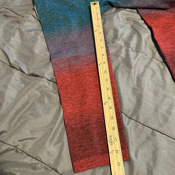 ATHLETA Relay Capri Gradient Ombre Multi Red Blue Activewear Workout Legging - Picture 10 of 13